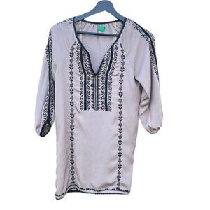 Freeway size small lovely embroidered blouse